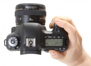 Canon 6D - Положение в руке, рис. 1