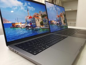 Сравнение экранов Dell и MacBook под углом
