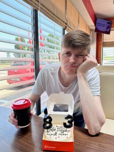 Я встречаю мои 83 года на заправке!