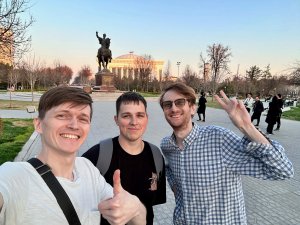 Я, Серёга и Санек в центре Ташкента